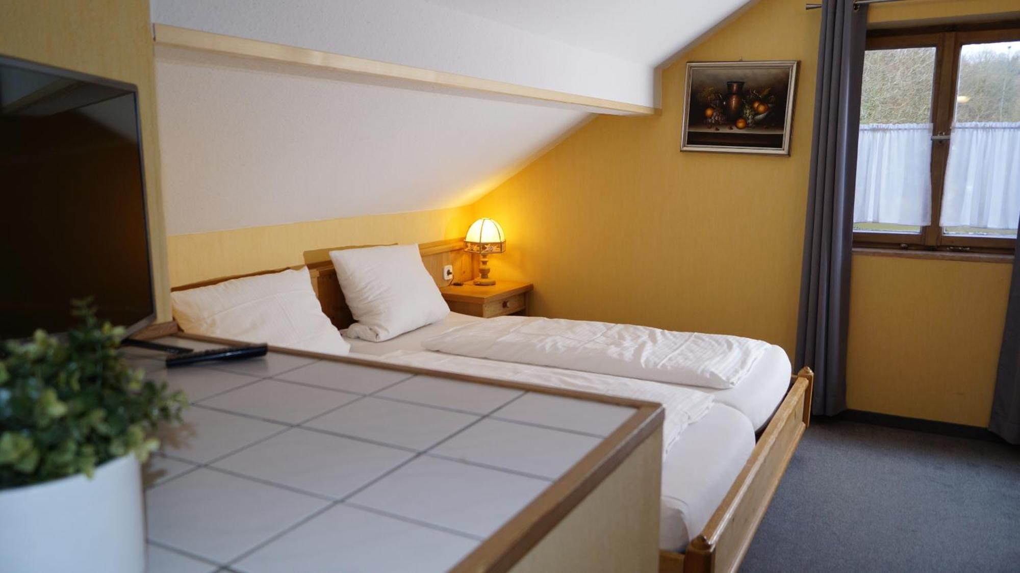Landgasthof Falken Huttlingen Phòng bức ảnh